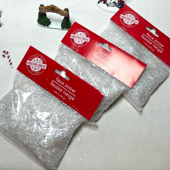 LIGHT UP CHRISTMAS TOWN FAIRY GARDEN GIFT SET - Picture 2 of 16